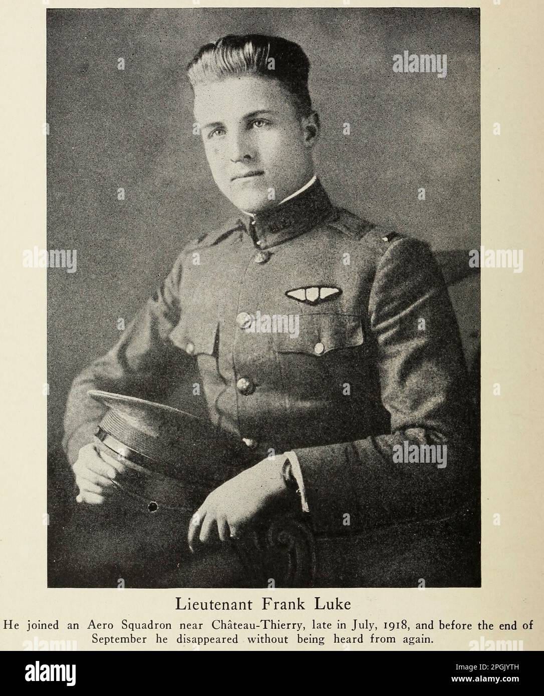 Leutnant Frank Luke trat einer Aero-Staffel bei Chateau-Thierry bei, Ende Juli 1918, und vor Ende September verschwand er, ohne wieder etwas von dem Buch " Deeds of Heroism and Tapvery : The book of Heroes and Personal Daring " von Elwyn Alfred Barron and Rupert Hughes, Publication Date 1920 Publisher New York : Harper & Brothers Publishers Stockfoto