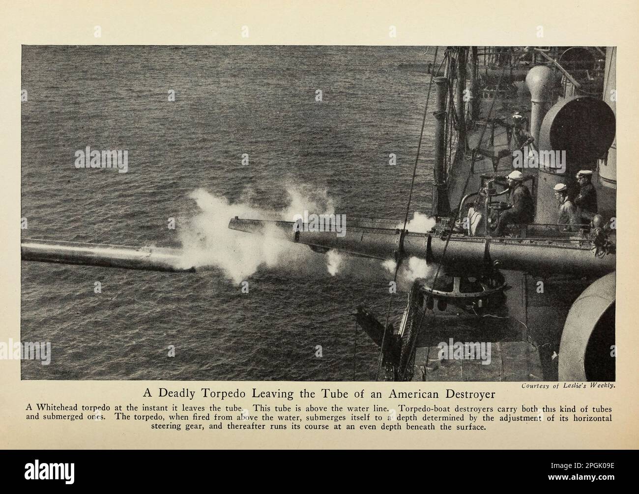 A Deadly Torpedo Leading the Tube of an American Destroyer from the book ' Deeds of Heroism and Tapvery : the book of Heroes and Personal Daring ' von Elwyn Alfred Barron und Rupert Hughes, Publication Date 1920 Publisher New York : Harper & Brothers Publishers Stockfoto