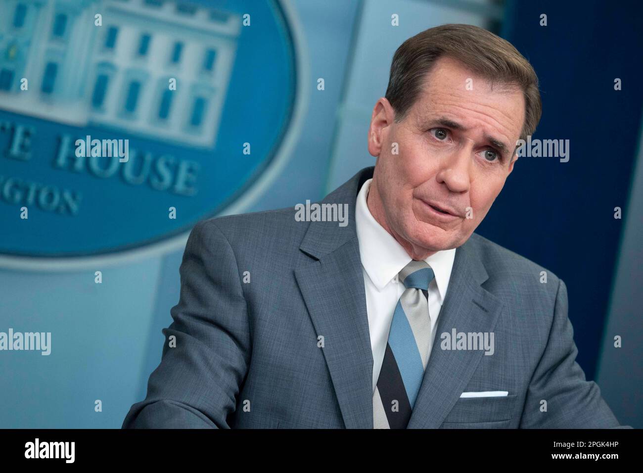 John Kirby, Koordinator des Nationalen Sicherheitsrats, spricht am Mittwoch, den 22. März 2023, während der täglichen Pressekonferenz im James S. Brady Presseinformationsraum des Weißen Hauses in Washington, DC. Guthaben: Bonnie Cash/Pool über CNP/MediaPunch Stockfoto