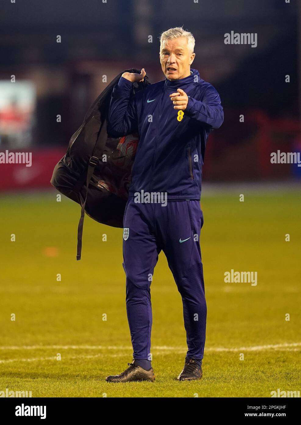 England trainiert Andy Edwards während des Qualifikationsspiels der UEFA European under-19 Championship der Gruppe G im Poundland Bescot Stadium in Walsall. Bilddatum: Mittwoch, 22. März 2023. Stockfoto