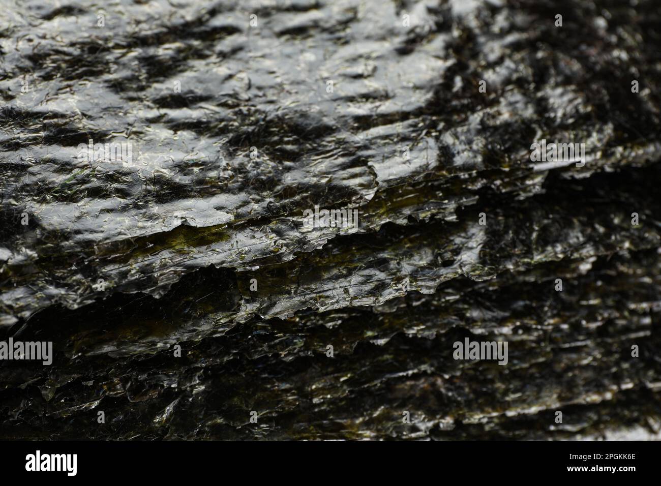Stapel trockener Nori-Blätter als Hintergrund, Nahaufnahme Stockfoto