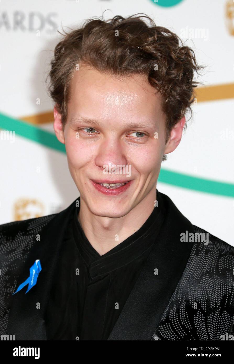 Felix Kammerer nimmt an den EE BAFTA Film Awards 2023 in der Royal Festival Hall in London Teil. Stockfoto