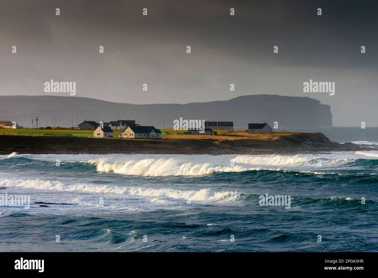 Dunnet Besuchen Sie die Häuser im Dorf Skarfskerry, in der Nähe des Dorfes Mey, Caithness, Schottland, Großbritannien Stockfoto