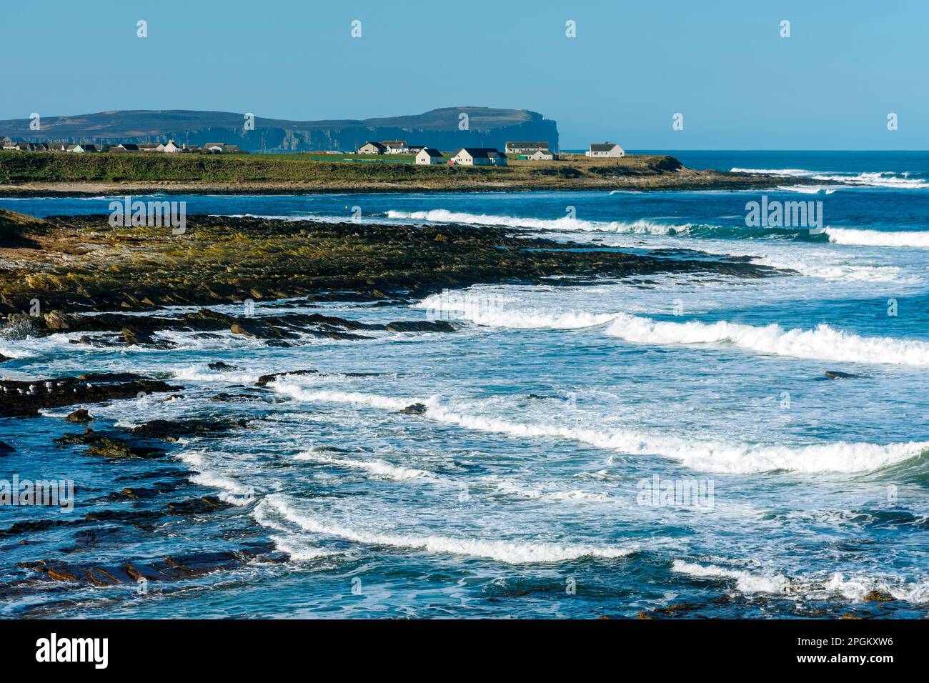 Dunnet Besuchen Sie die Häuser im Dorf Skarfskerry, in der Nähe des Dorfes Mey, Caithness, Schottland, Großbritannien Stockfoto