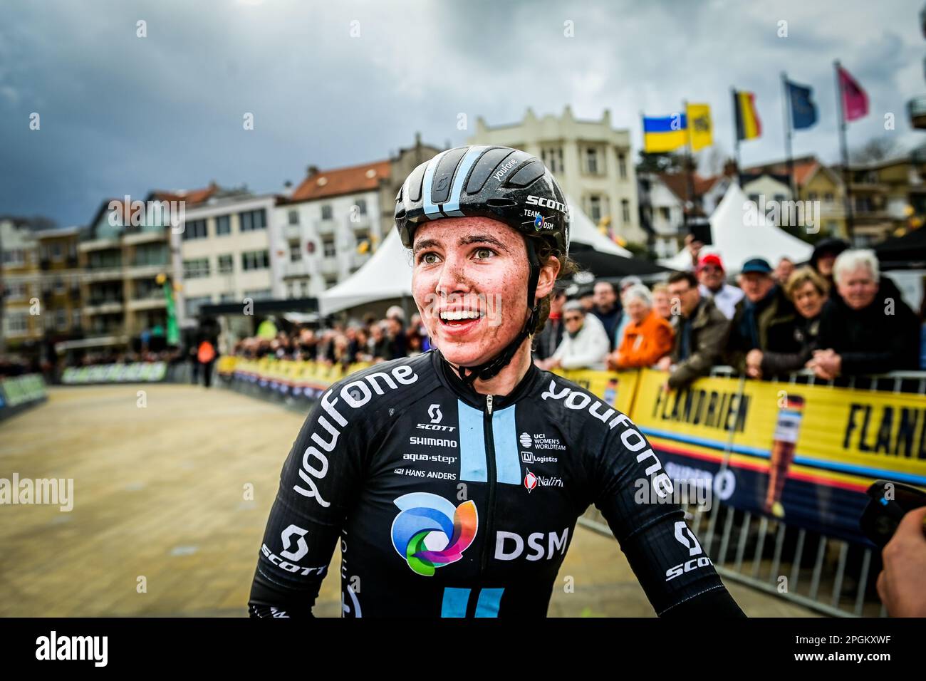 De Panne, Belgien. 23. März 2023. British Pfeiffer Georgi vom Team DSM feiert nach dem Sieg des Frauenelitenrennen des eintägigen Radrennens „Classic Brügge-De Panne“, 159, 5 km von Brügge nach De Panne, Donnerstag, 23. März 2023. BELGA PHOTO DIRK WAEM Credit: Belga News Agency/Alamy Live News Stockfoto