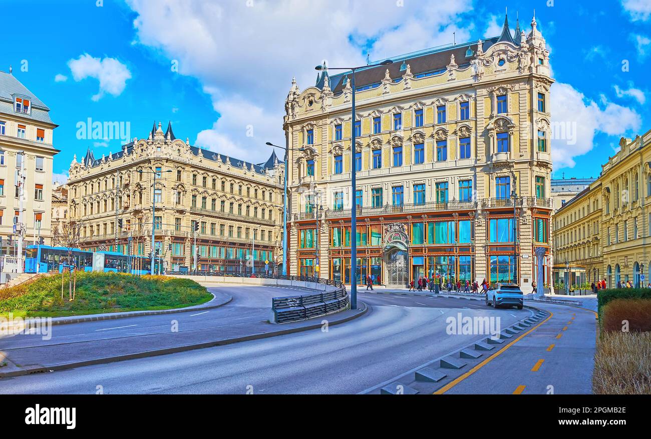 Die herrlichen Clotilde Paläste vom Marcius-15-Platz, Budapest, Ungarn Stockfoto