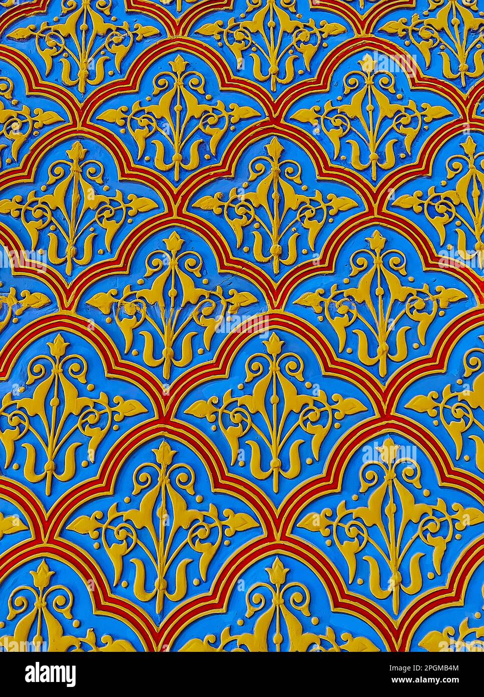 Das leuchtende Blumenmuster an der Wand der Rumbach-Straßensynagoge, dekoriert im maurischen Stil, Budapest, Ungarn Stockfoto
