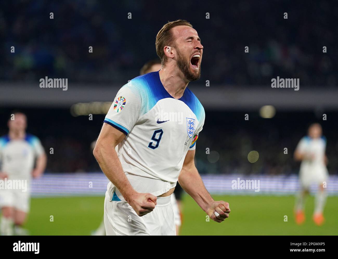 Harry Kane aus England feiert das zweite Tor seiner Seite des Spiels vom Elfmeterpunkt aus während des Qualifikationsspiels der UEFA Euro 2024 im Diego Armando Maradona Stadium in Neapel, Italien. Harry Kane ist Englands Rekordtreffer geworden. Mit einem Elfmeter im Qualifikationsspiel der Europameisterschaft gegen Italien in Neapel hat er Wayne Rooney verlassen und auf 54 gesetzt. Foto: Donnerstag, 23. März 2023. Stockfoto