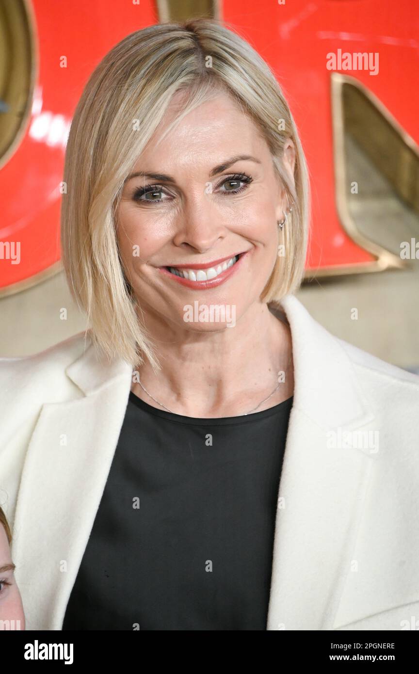 Jenni Falconer (R) und seine Tochter besuchen die britische Premiere von Dungeons & Dragons: Honor among Thieves, London, Großbritannien. Foto aufgenommen am 23. März 2023. Kredit: Siehe Li/Picture Capital/Alamy Live News Stockfoto