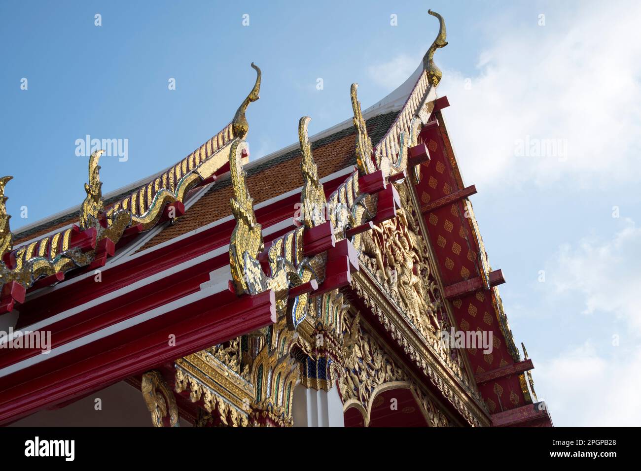 Wat Pho Dachkunstdetails in Bangkok. Wat Pho ist eine buddhistische Tempelanlage im Phra Nakhon District, Bangkok Stockfoto