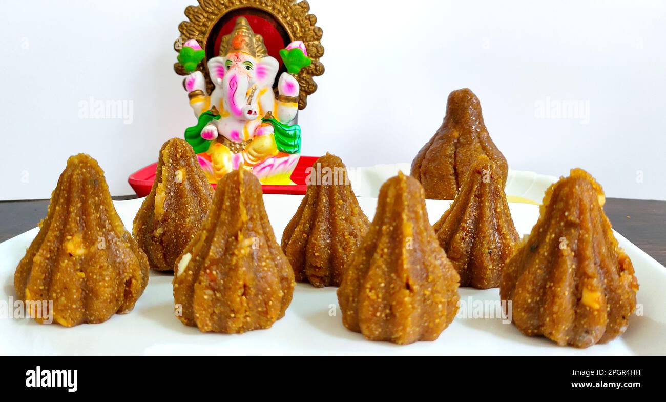 Modak for Ganesh Festival aus Milch und Zucker, das Gott Ganesh während der Festsaison in indien angeboten wird. Selektiver Fokus Stockfoto