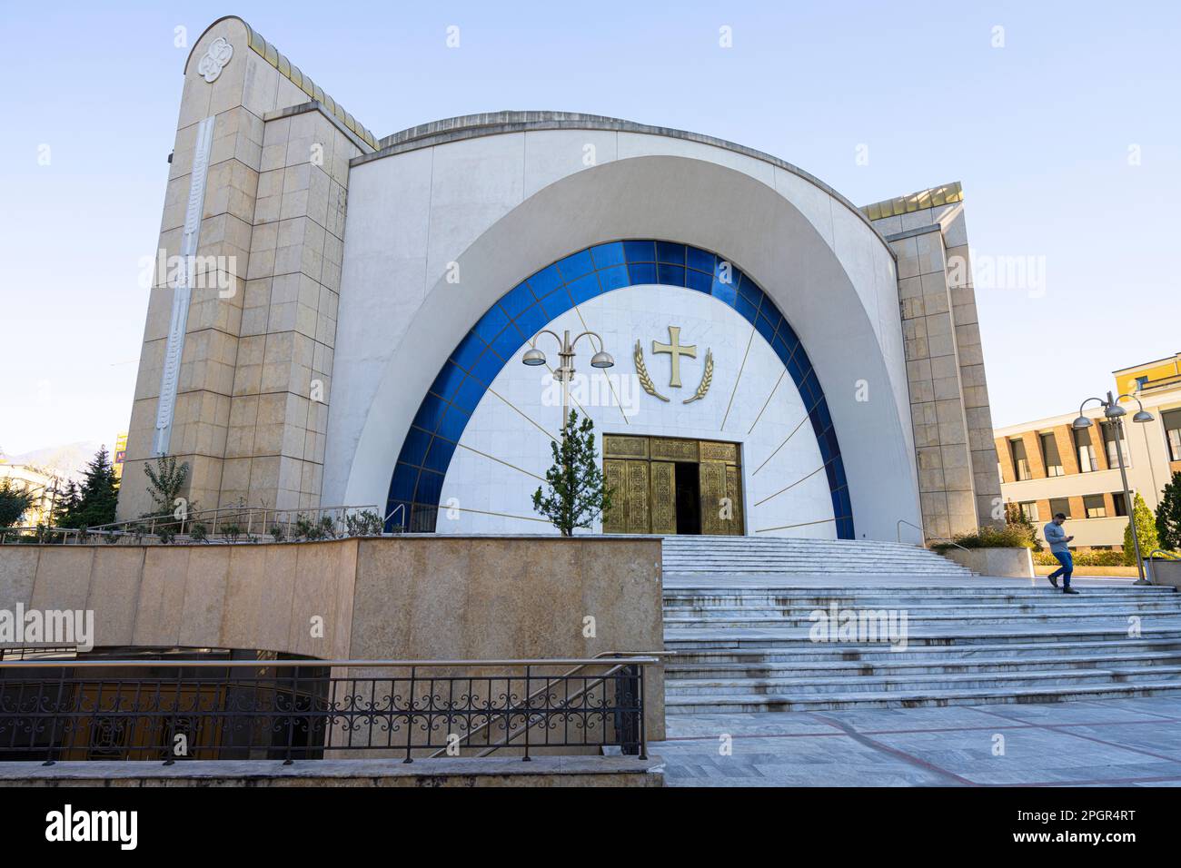Tirana, Albanien. März 2023. Außenansicht der Kathedrale der Auferstehung Christi Orthodoxe Kirche im Stadtzentrum Stockfoto