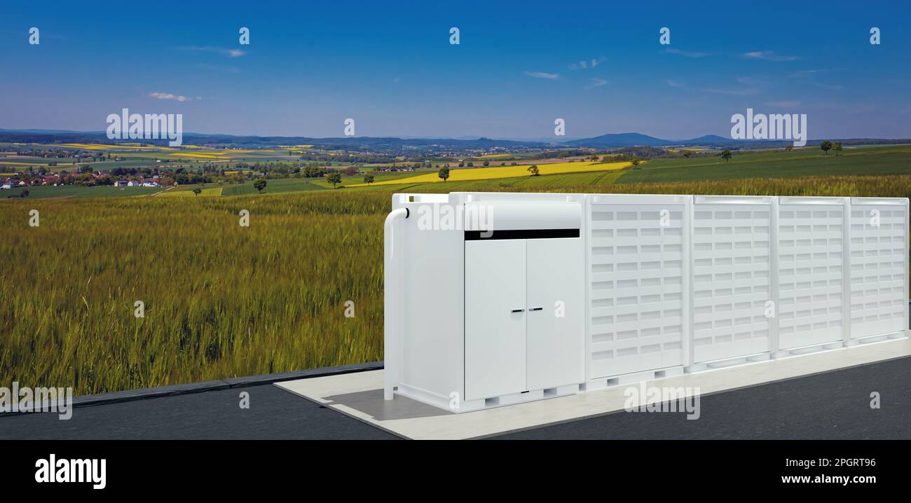 Ein modernes Solarfeld mit Batteriespeicher in der Natur Stockfoto