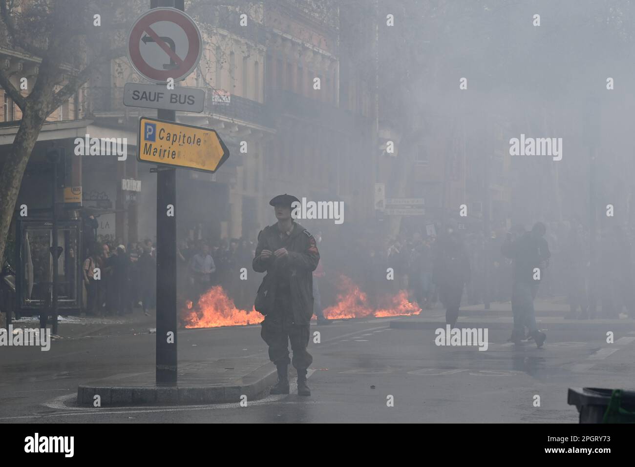 2023 03 23: Die Demonstrationen gegen das neue Rentengesetz von Präsident Macron in Frankreich führten zu gewaltsamen Zusammenstößen mit Polizeieinheiten gegen Aufruhr in ganz Frankreich. Stockfoto