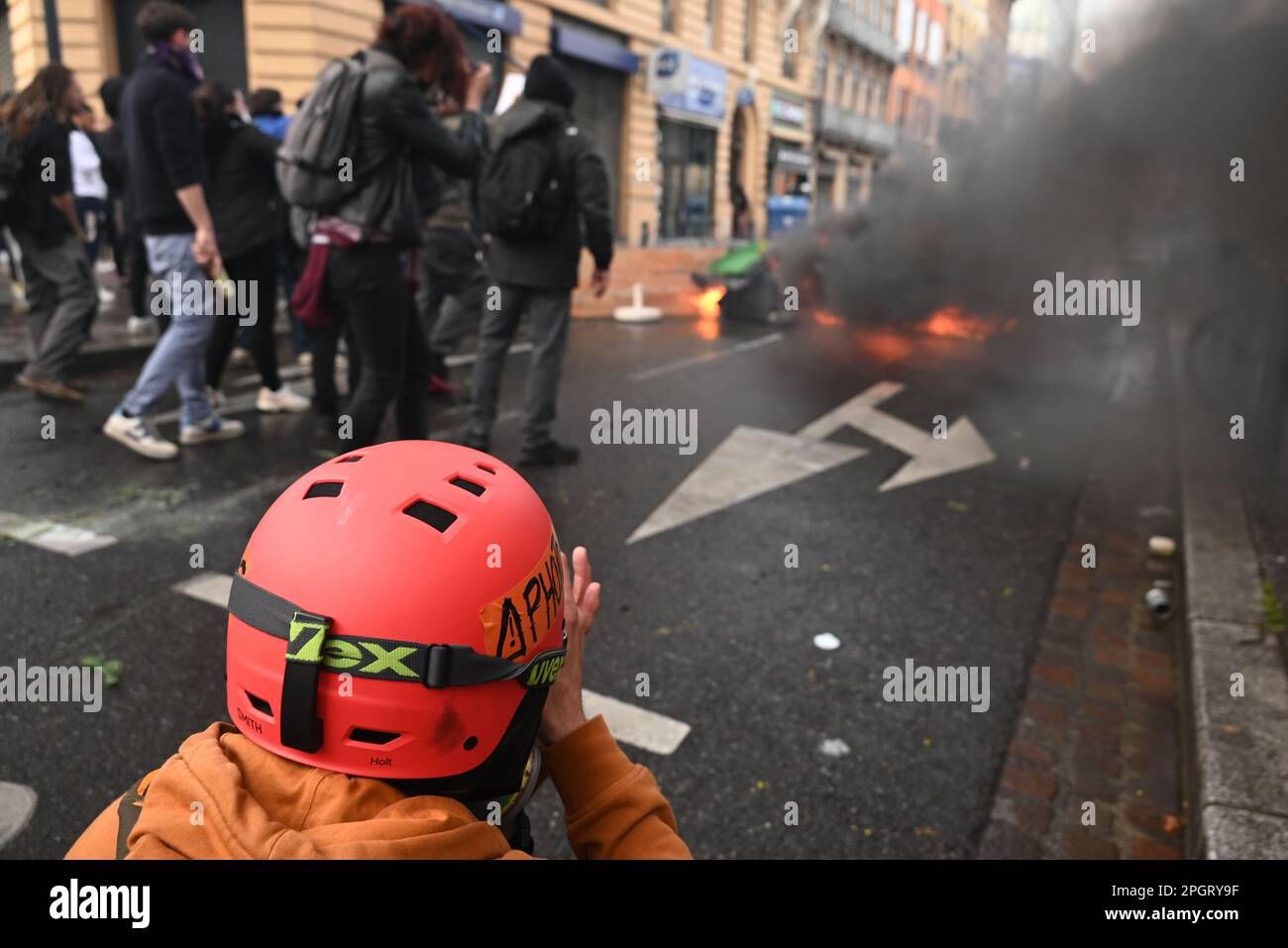 2023 03 23: Die Demonstrationen gegen das neue Rentengesetz von Präsident Macron in Frankreich führten zu gewaltsamen Zusammenstößen mit Polizeieinheiten gegen Aufruhr in ganz Frankreich. Stockfoto