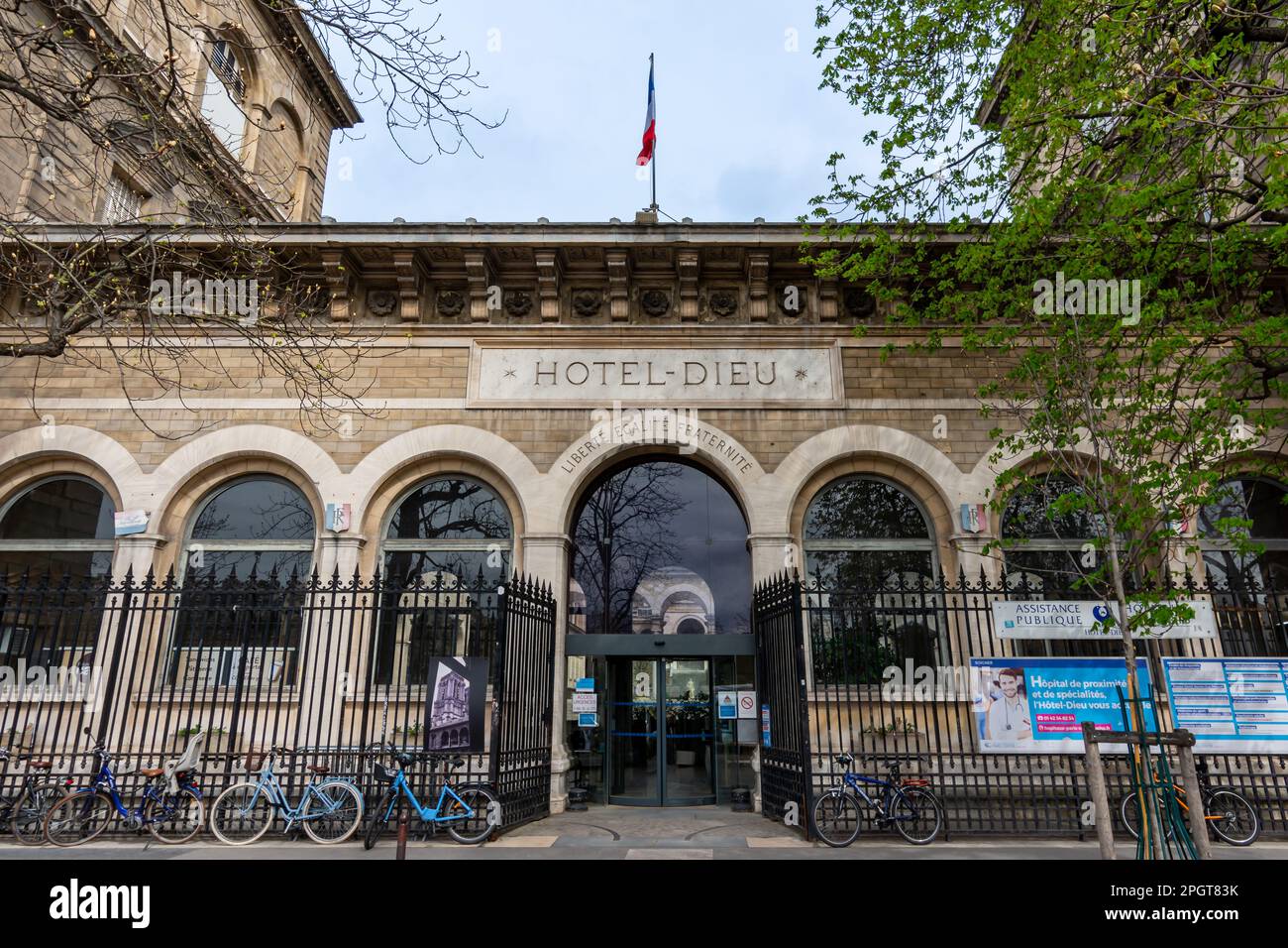 Außenansicht des Hotel-Dieu de Paris, eines Krankenhauses des Assistance Publique - Hôpitaux de Paris (AP-HP) Stockfoto