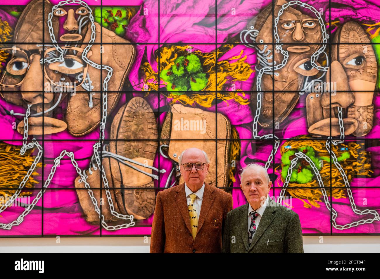 London, Großbritannien. 24. März 2023. Gilbert & George zeigen das Gilbert & George Centre und seine Eröffnungsausstellung „DIE PARADISCHEN BILDER“. Das Zentrum besteht aus drei Galerien (über 280 Quadratmeter) und wird am 1. April 2023 für die Öffentlichkeit zugänglich sein. Es ist eine eingetragene Wohltätigkeitsorganisation und dient als Ort für Recherche und Stipendien zu ihrer Kunst. Kredit: Guy Bell/Alamy Live News Stockfoto