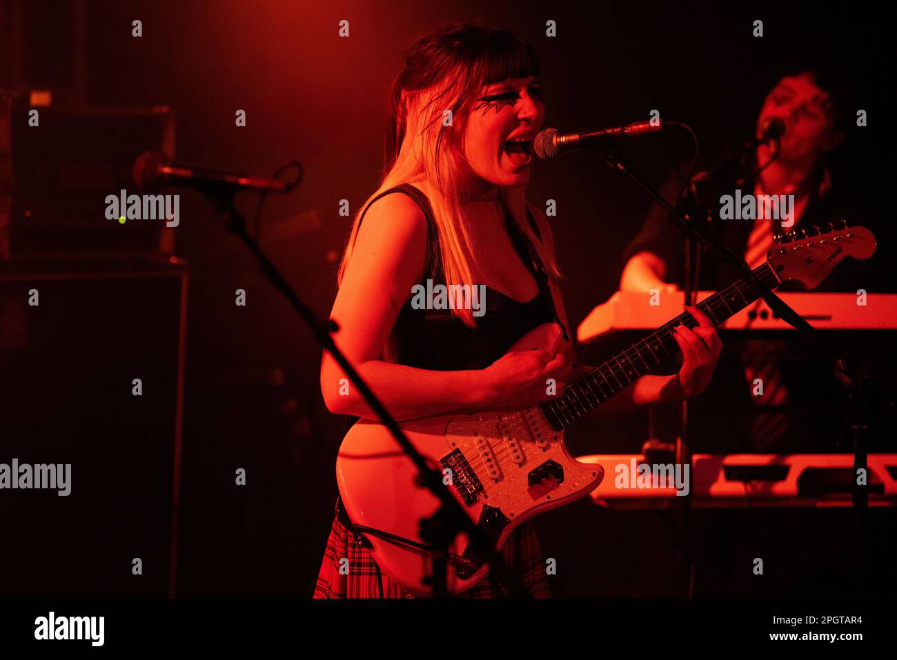 Baby of the Bunch, eine deutsche Indie-Band aus Berlin und Leipzig, tritt live im Frannz Club auf und unterstützt die U-Bahnen. Stockfoto