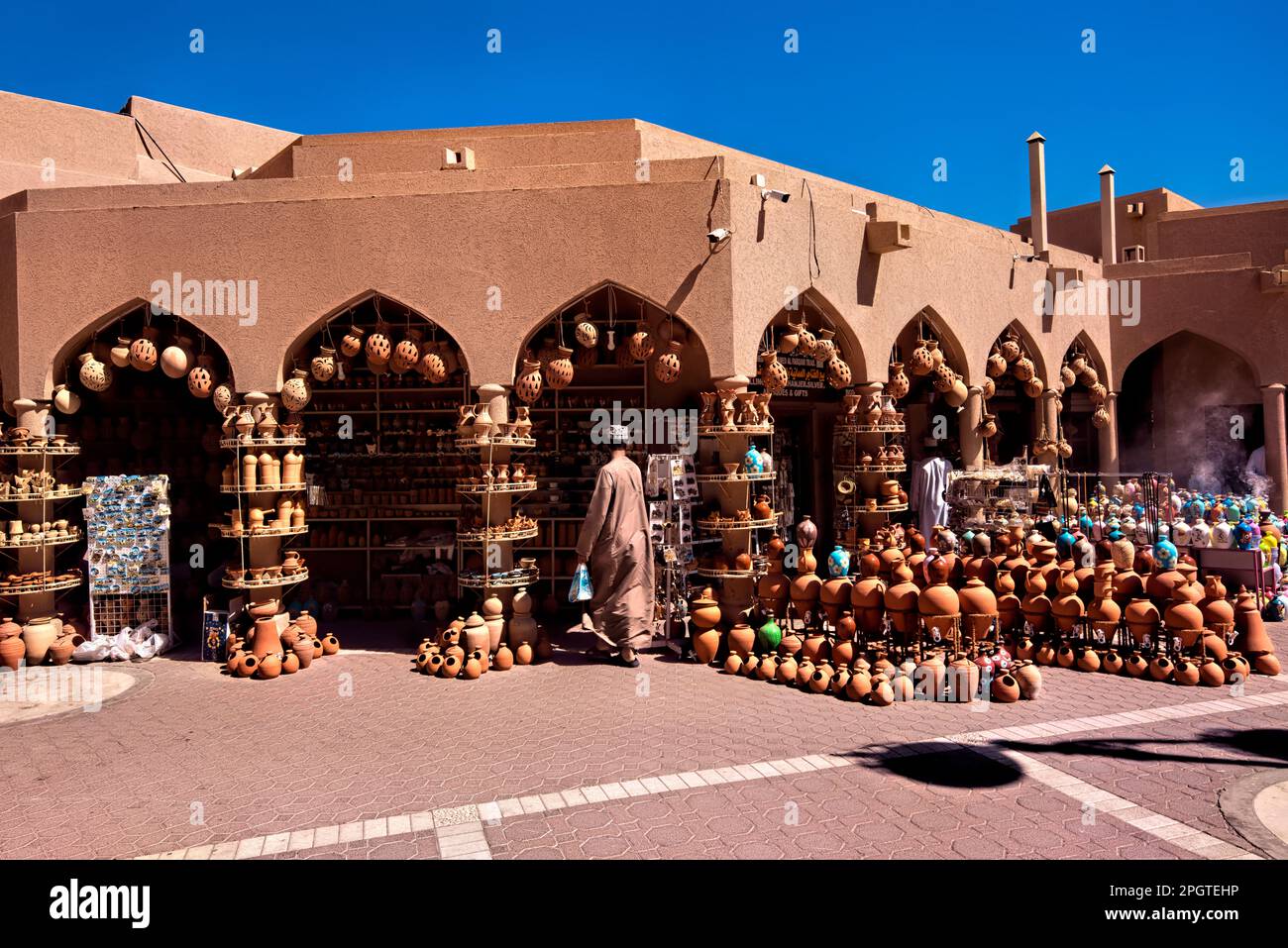 Töpferei zum Verkauf im Nizwa-Souk, Nizwa, Oman Stockfoto