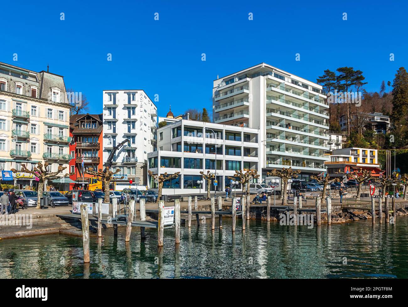 Brunnen, Schweiz - 20. Februar 2023: Brunnen ist eine Stadt in der Gemeinde Ingenbohl und liegt am Vierwaldstättersee im Kanton Schwyz in Stockfoto