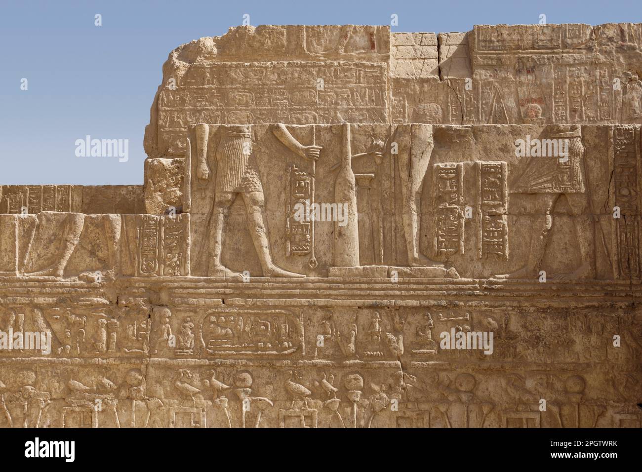 Nahaufnahme von Hilfsarbeiten und Dekoration im Ptolemäischen Tempel in Athribis, auch bekannt als Wanina, in der Nähe von Akhmim, Gouvernement von Sohag, Mittleres Ägypten Stockfoto