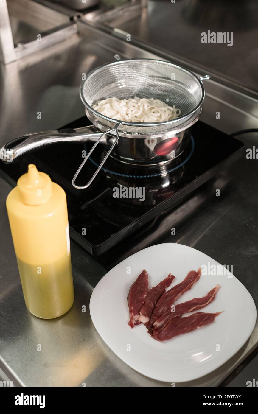 Kochrestaurant routinemäßig leckeres Essen Stockfoto