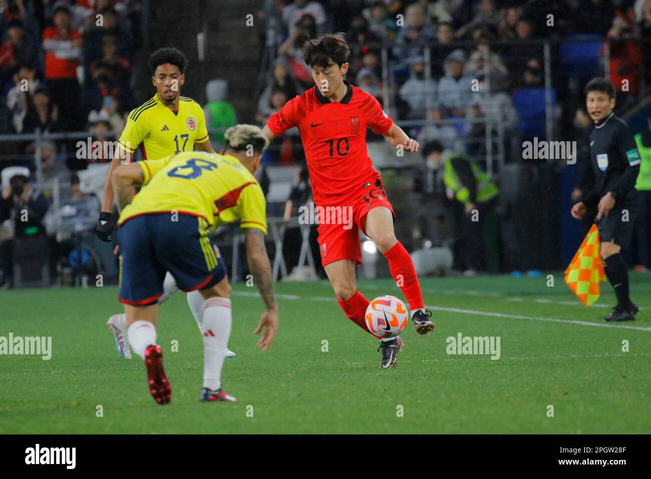 Ulsan, Gyeongnam, Südkorea. 24. März 2023. 24. März 2023 – Ulsan, Südkorea-Jaesung Lee aus Südkorea und Jorge Andres Carrascal Guardo aus Kolumbien während eines internationalen Freundschaftsspiels Südkorea gegen Kolumbien im Munsu-Stadion in Ulsan, Südkorea. (Kreditbild: © Ryu Seung-Il/ZUMA Press Wire) NUR REDAKTIONELLE VERWENDUNG! Nicht für den kommerziellen GEBRAUCH! Stockfoto