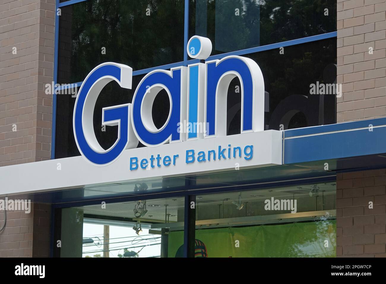 Burbank, Kalifornien/USA - 19. März 2023: Ein Schild für Gain Federal Credit Union ist mit dem Slogan „Better Banking“ auf der Außenseite des Gebäudes gekennzeichnet. Stockfoto