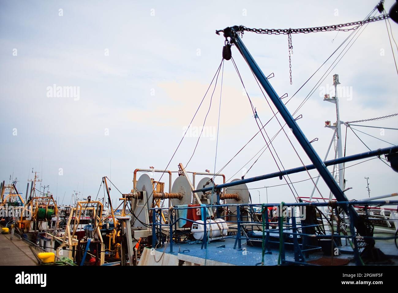 Alte Fischerboote im Fischereihafen in Howth Harbour, Dublin, Irland. Stockfoto