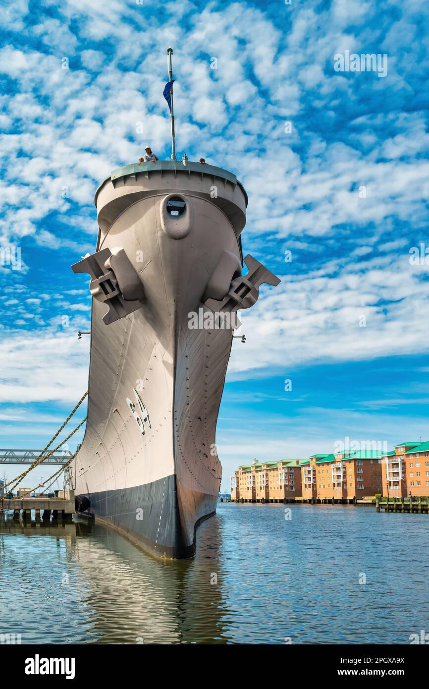 Das Schlachtschiff USS Wisconsin befindet sich im Nauticus Museum im Stadtzentrum von Norfolk, Virginia, USA. Stockfoto