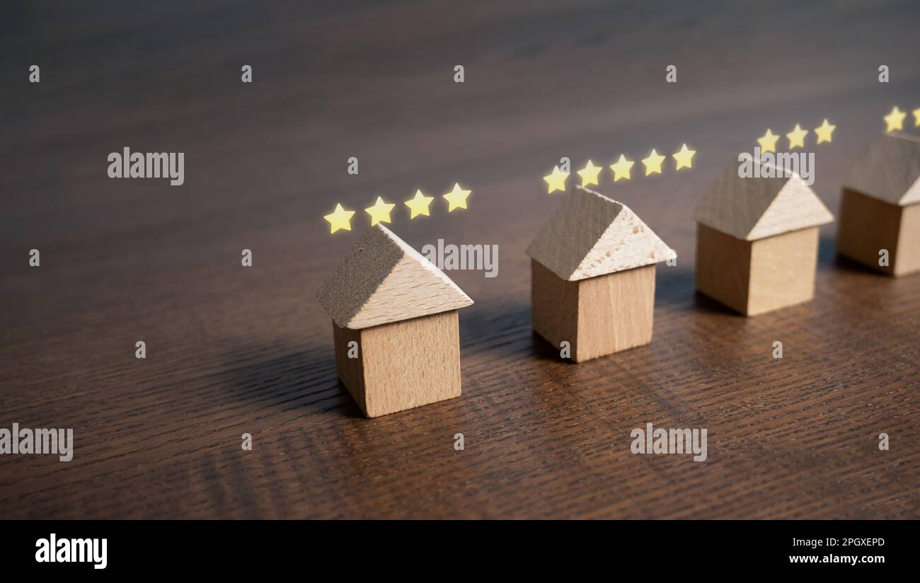 Bewertung von Häusern mit 5 Sternen. Niveau und Qualität des Gehäuses, Zustand und Komfort einstellen. Ästhetik und Funktionalität. Suchen Sie nach den besten Optionen. Lu Stockfoto