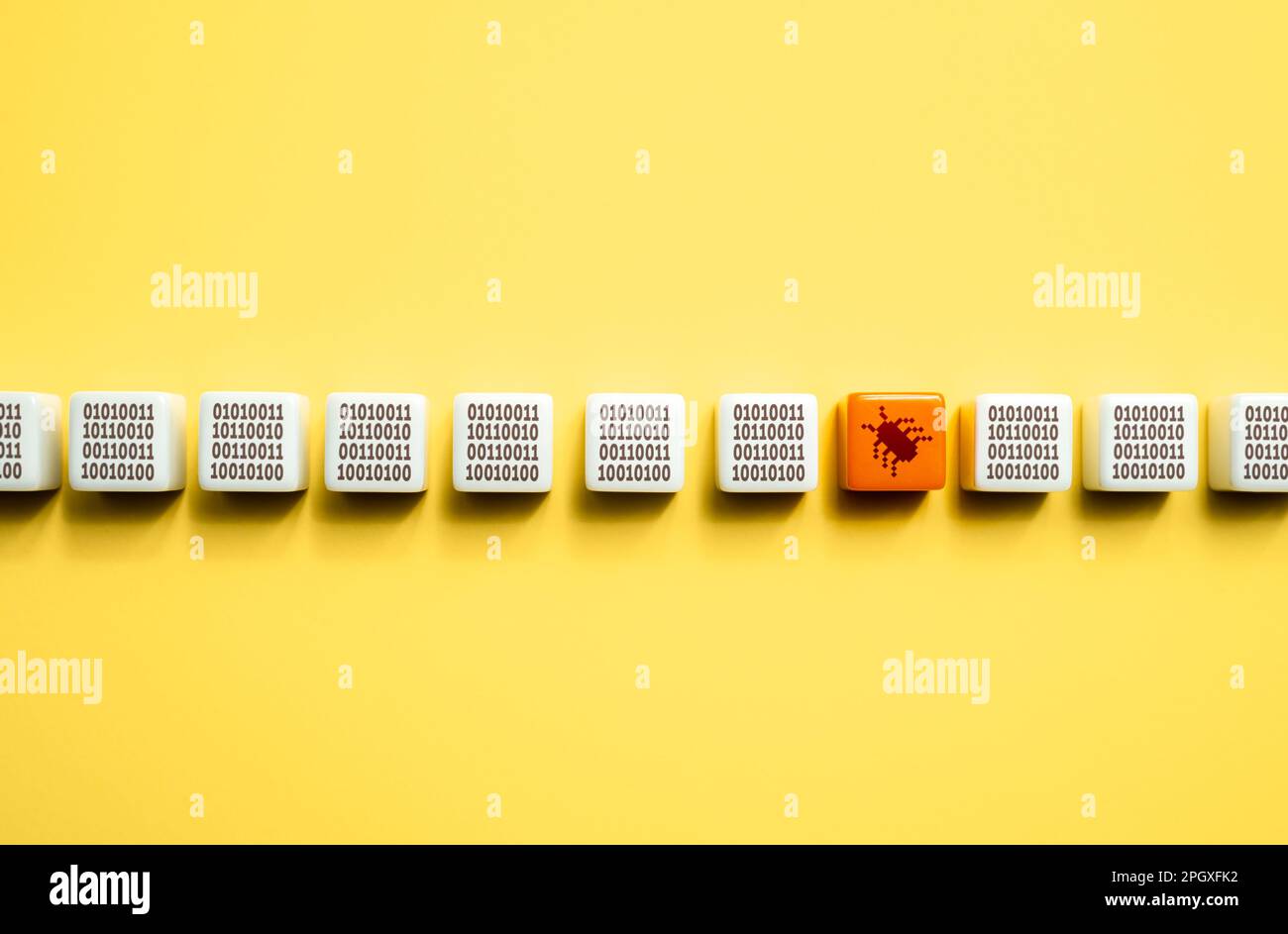 Bug in Code. Debugging, Tests und Codeprüfung. Fehlersuche. Programmierung. Fehler oder Störung, die eine Fehlfunktion der Software verursacht. Ich überprüfe das Internet Stockfoto