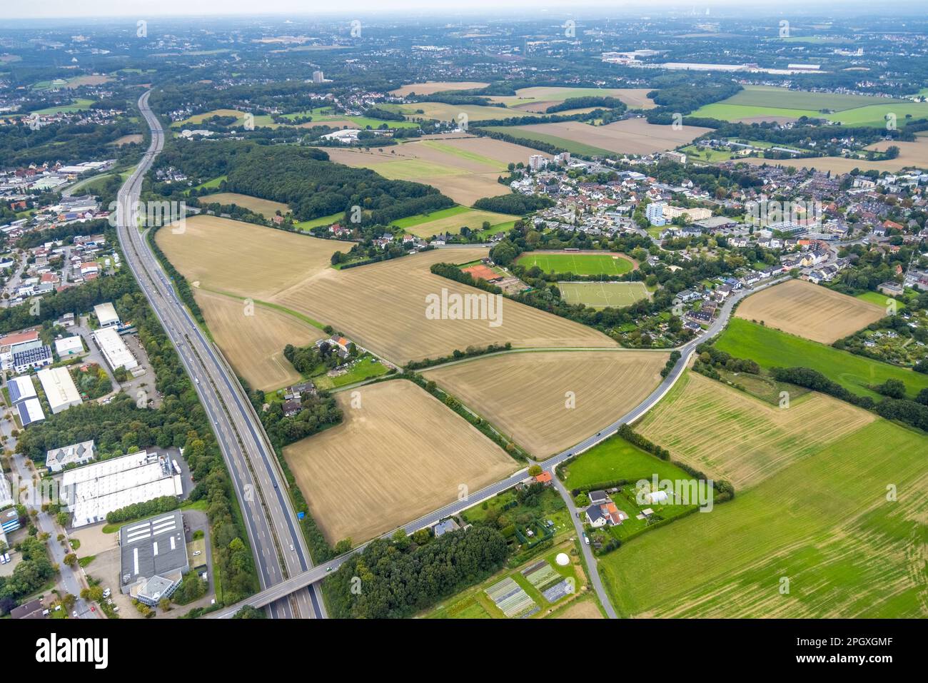 Luftaufnahme, Westansicht von Witten-Stockum an der Autobahn A44 mit Vöckenberg an der Stockumer Straße und Sportfeld TUS Stockum an der Pferdebachstraß Stockfoto