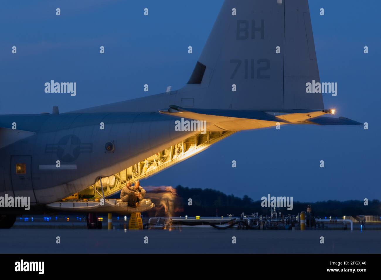 USA Marines mit Marine Fighter Attack Squadron (VMFA) 312, Rückkehr von einem Unit Deployment Program (UDP) in Marine Corps Air Station Beaufort, South Carolina, 20. März 2023. Die VMFA-312 kehrte von einem UDP zurück, das für Präsenz und Unterstützung von Befehlshabern auf der ganzen Welt sorgte. (USA Marinekorps (Foto: Lance CPL. Kyle Baskin) Stockfoto