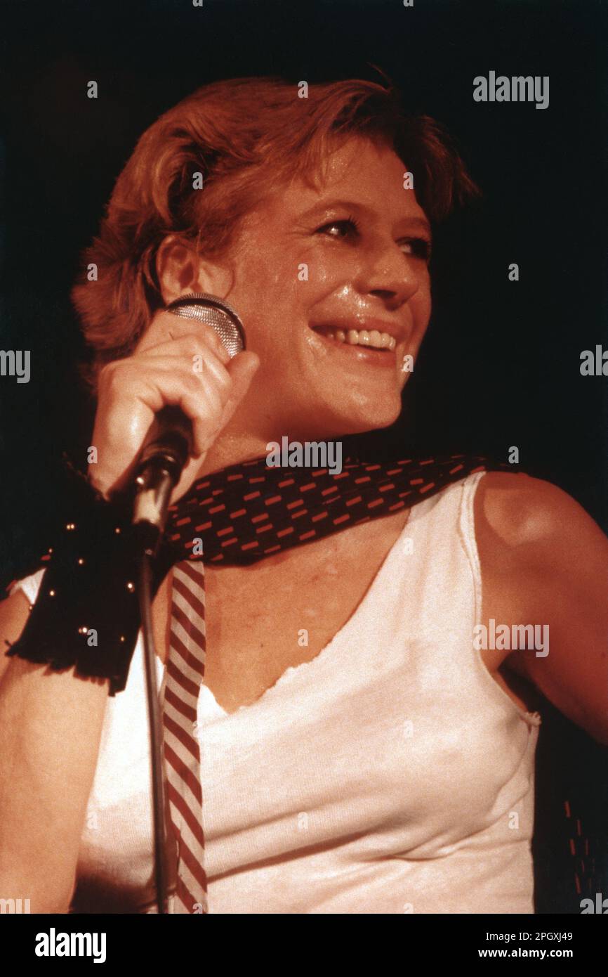 Marianne Faithfull in einem Konzert im Living Room in Providence, Rhode Island, USA, ca. 1987. Stockfoto