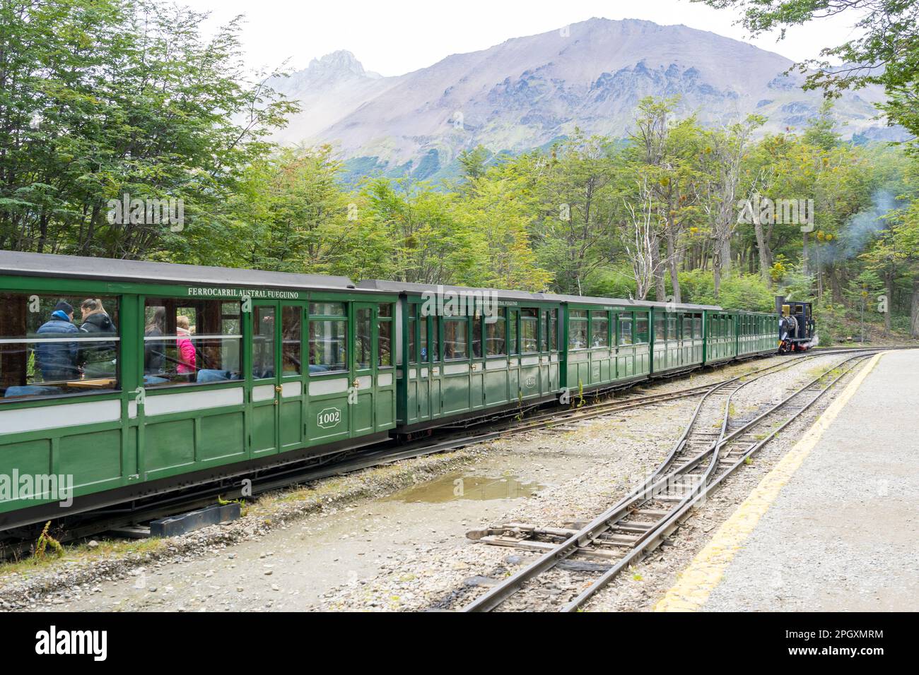 Ende der Welt Zug in Ushuaia, Argentinien. Das Ende des World Train ist die Eisenbahnstrecke, die Ushuaia mit dem Feuerland National verbindet Stockfoto