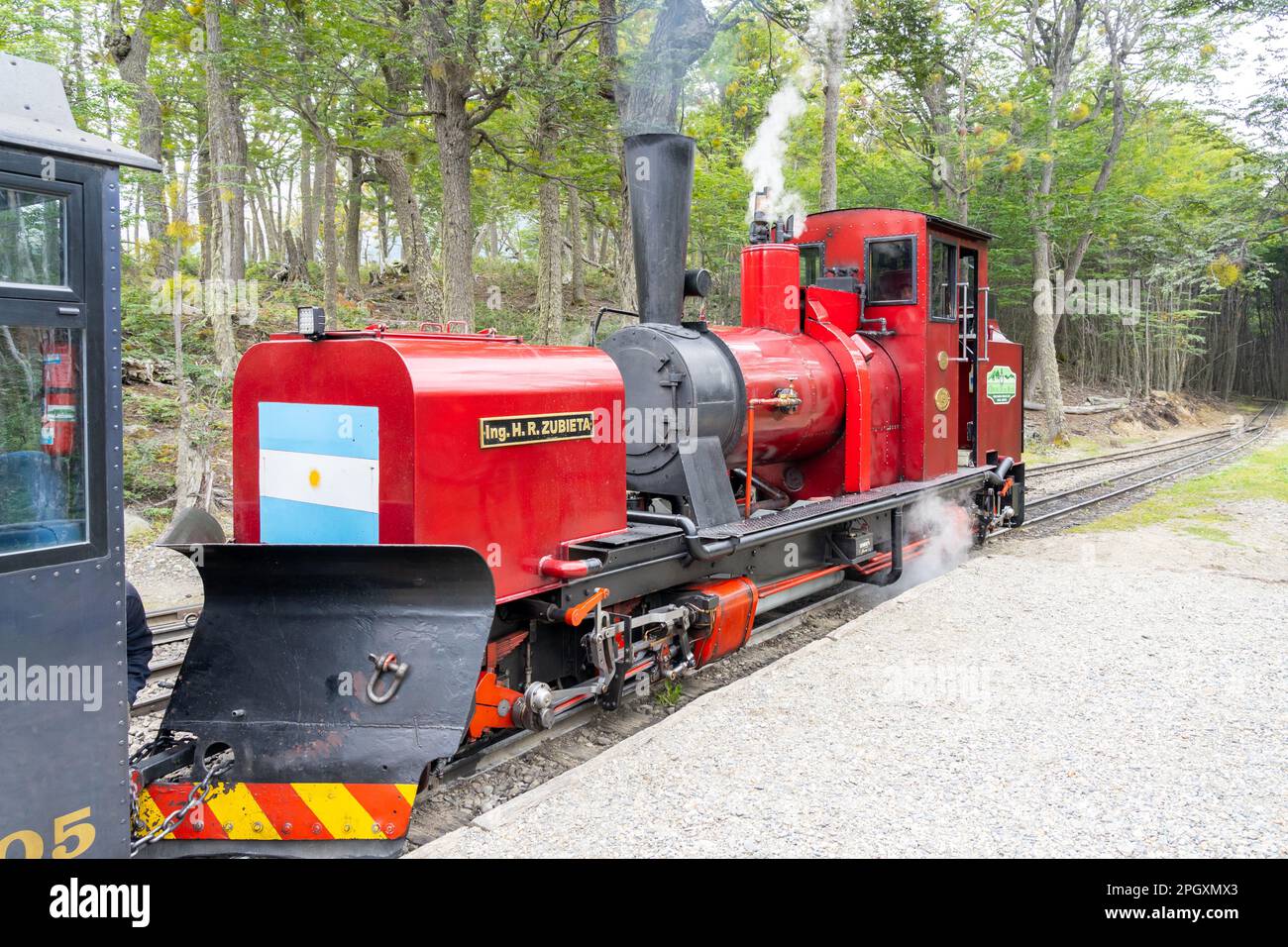 Ende der Welt Zug in Ushuaia, Argentinien. Das Ende des World Train ist die Eisenbahnstrecke, die Ushuaia mit dem Feuerland National verbindet Stockfoto