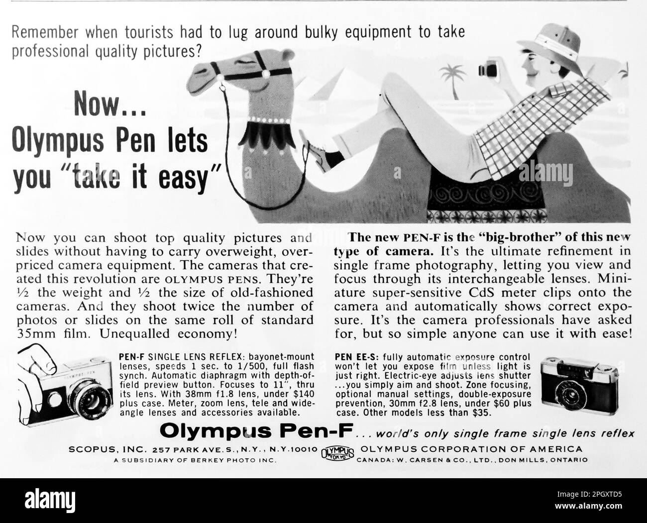 Olympus Pen-f-Kamerawerbung in einem NatGeo Magazin, 1960er Stockfoto