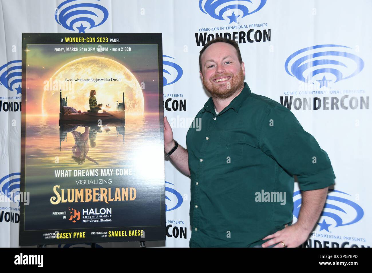 Brandon Zachary trifft am 24. März 2023 auf der WonderCon 2023 Day 1 im Kongresszentrum Anaheim zum Netflix-Fotoaufruf für „Slumberland“ ein Stockfoto