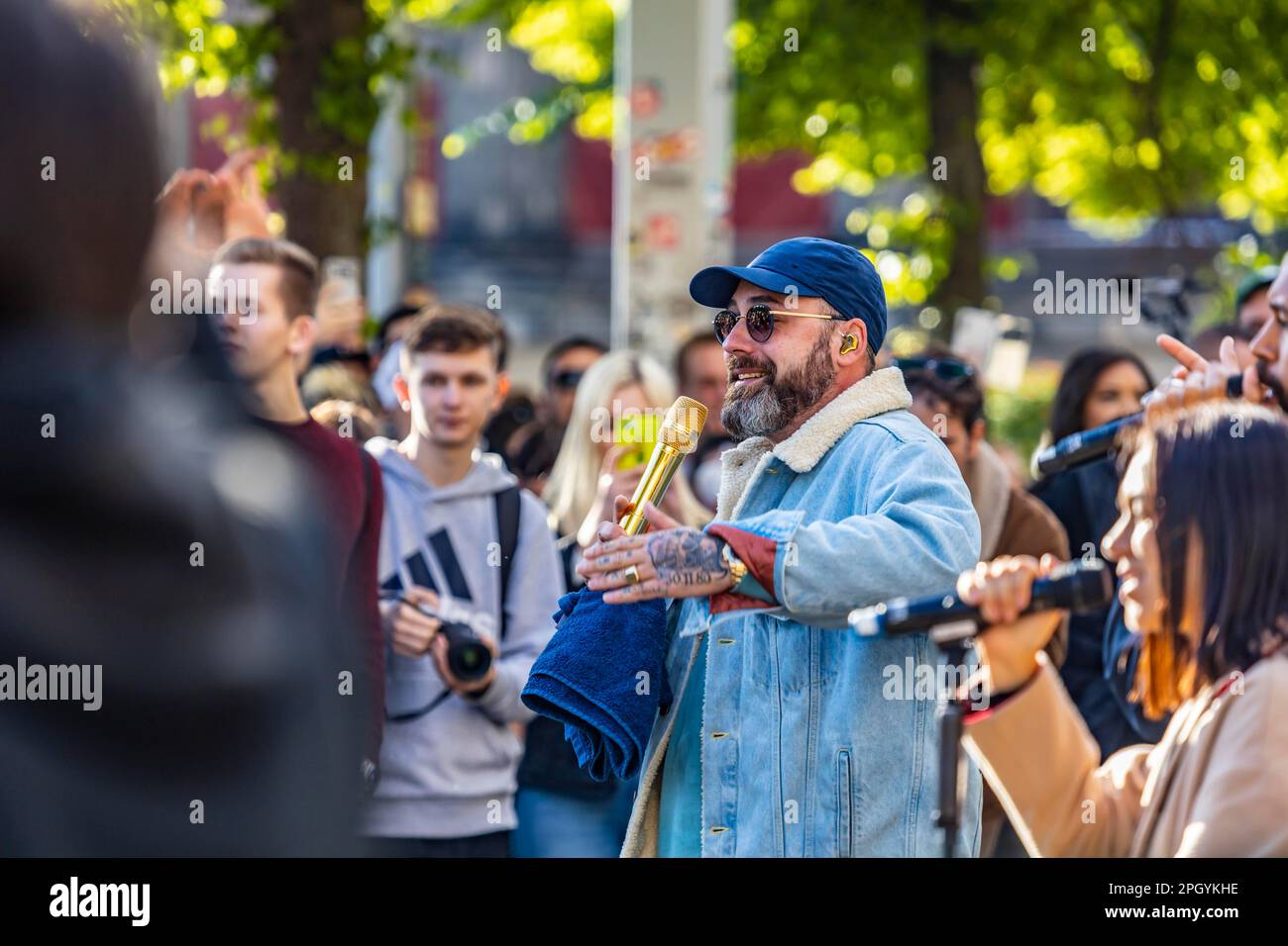 Spontanes kostenloses Konzert des Rappers Sido, Promotion für die Autokarte Smart, Berlin, Deutschland Stockfoto