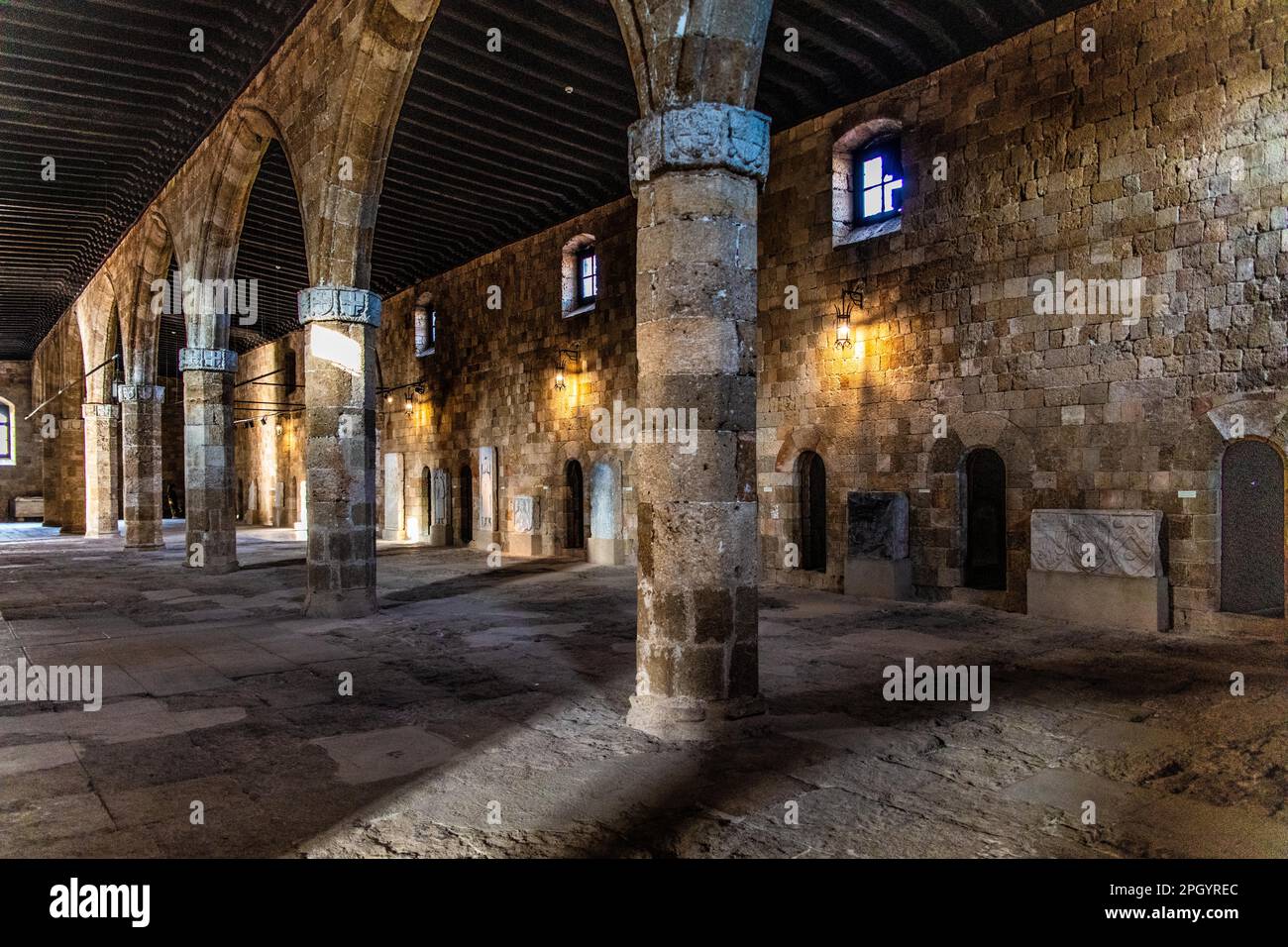 Ehemalige Krankenanstalt, Archäologisches Museum im ehemaligen Orden von St. John Hospital, 15. Jahrhundert, Altstadt, Rhodos Stadt, Griechenland Stockfoto