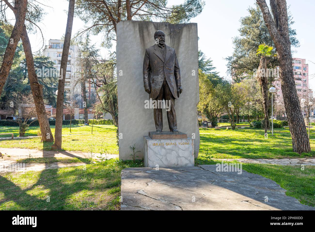 Tirana, Albanien. März 2023. Die Statue von Ismail Qemal bezeugt Vlora, Diplomat, Politiker, Rillindas, Staatsmann und Gründervater des modernen Alba Stockfoto