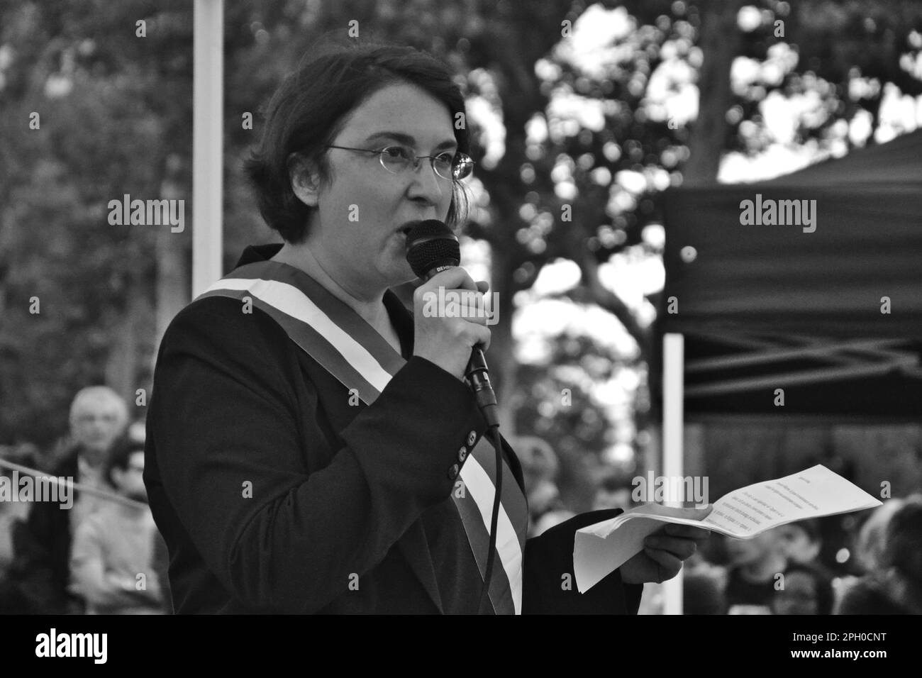 Paris, Frankreich - Juli 11. 2017 : politische Tagung "La France Insoumise". Porträt des französischen Stellvertreters Muriel Ressiguier. Stockfoto