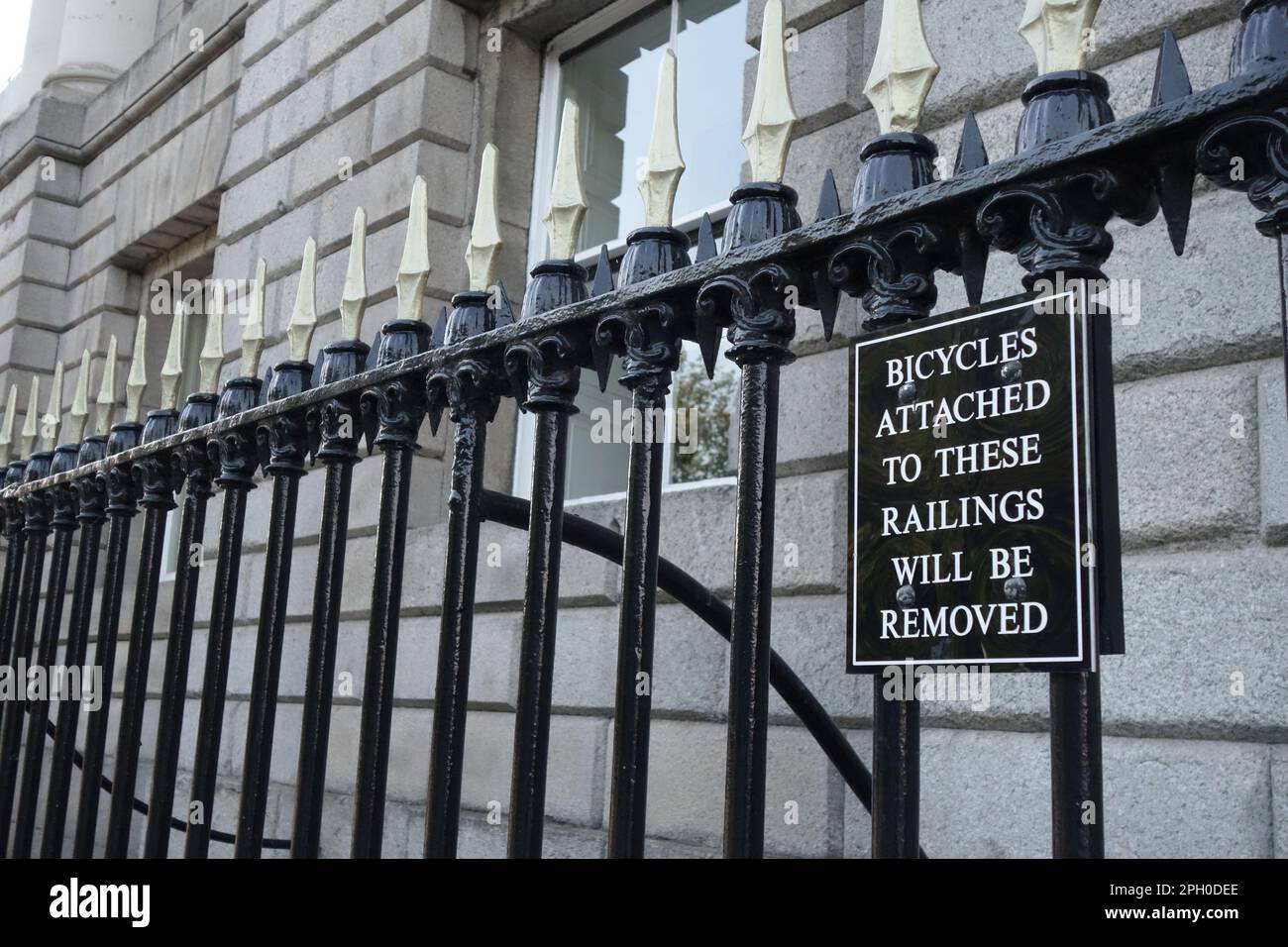 Dublin-Schild, Fahrräder werden entfernt Stockfoto