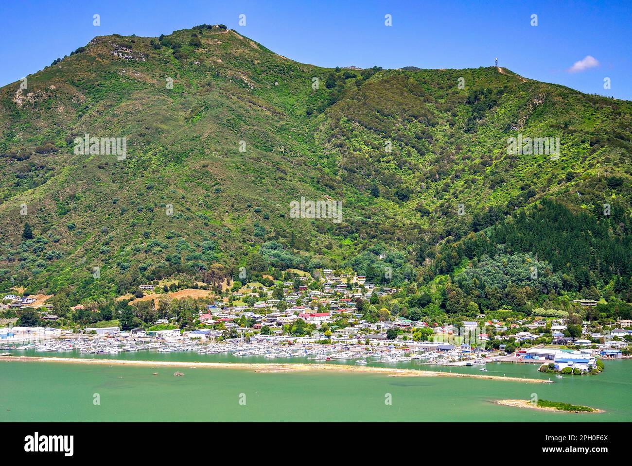 Blick auf die Stadt Havelock vom Queen Charlotte Drive, Marlborough Sounds, Marlborough Region, South Island, Neuseeland Stockfoto