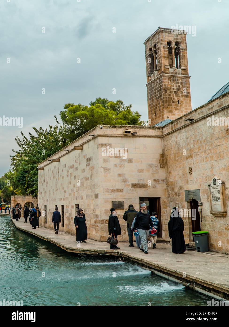 Balikligol - Pool der Abraham- und Rizvaniye-Moschee in Sanliurfa Turkey. Religiöse Tourismusziele in der Türkei Stockfoto