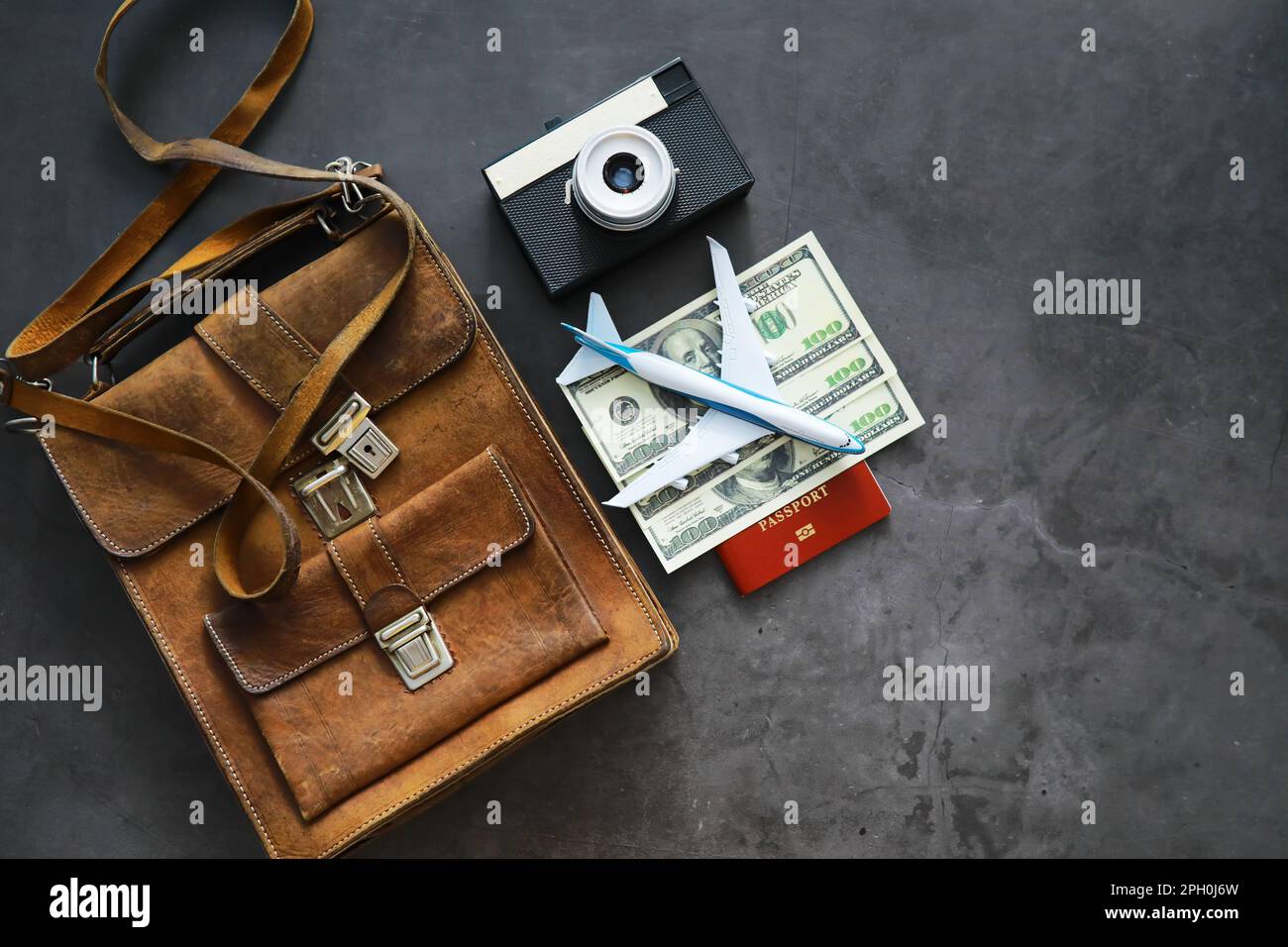 Reisekonzept. Reisegepäck Dokumente. Urlaubsdomizil, Dokumente, Geld. Stockfoto