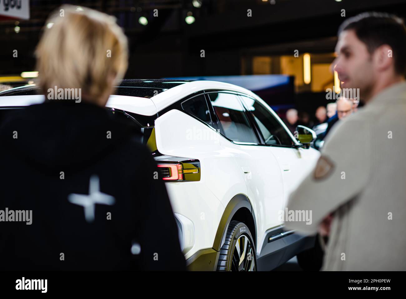 Göteborg, Schweden - dezember 03 2022: Rückansicht eines weißen elektrischen Polestar 3-SUV Stockfoto