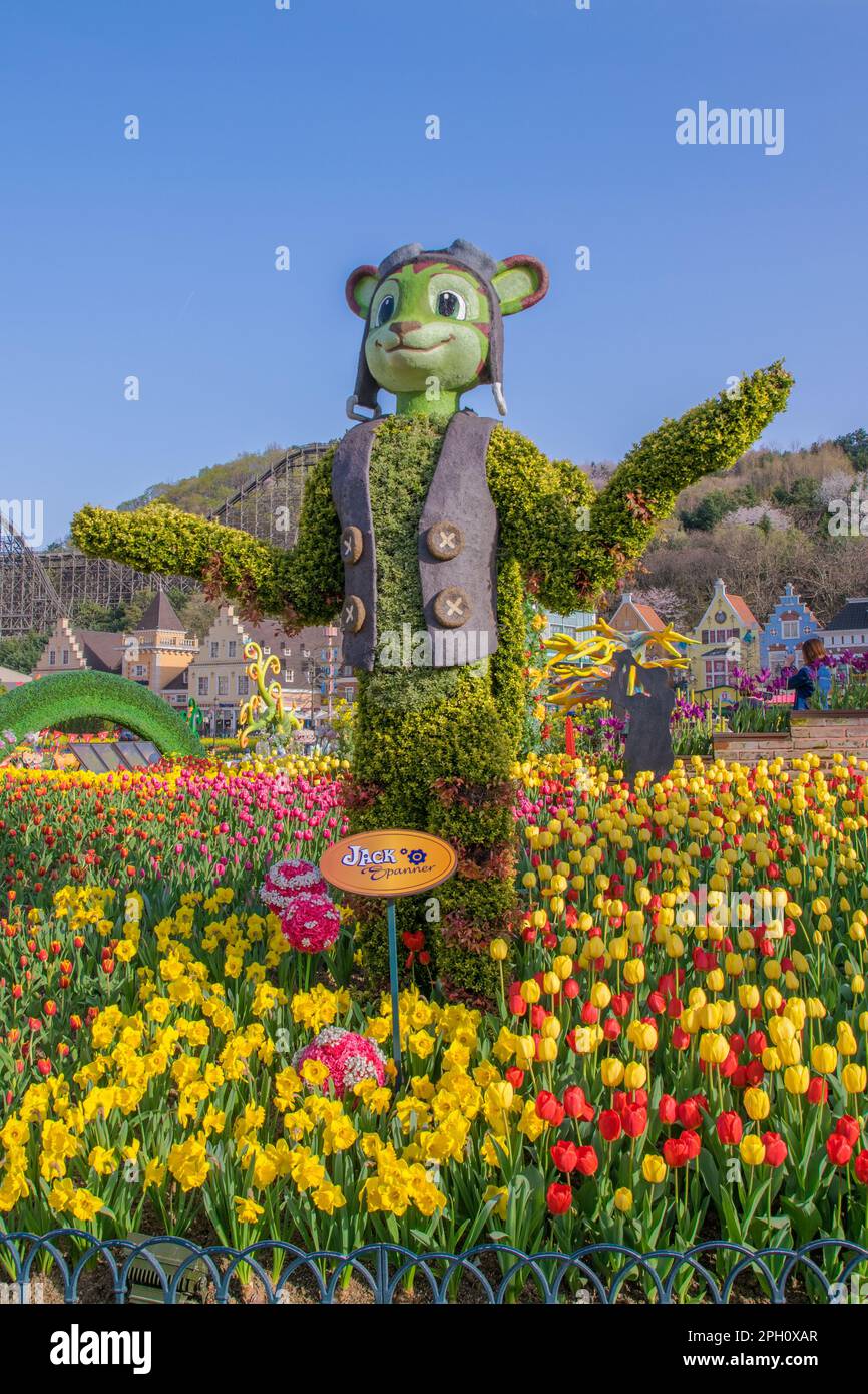 Skulptur aus Blumen im Everland Themenpark in Seoul, Südkorea Stockfoto