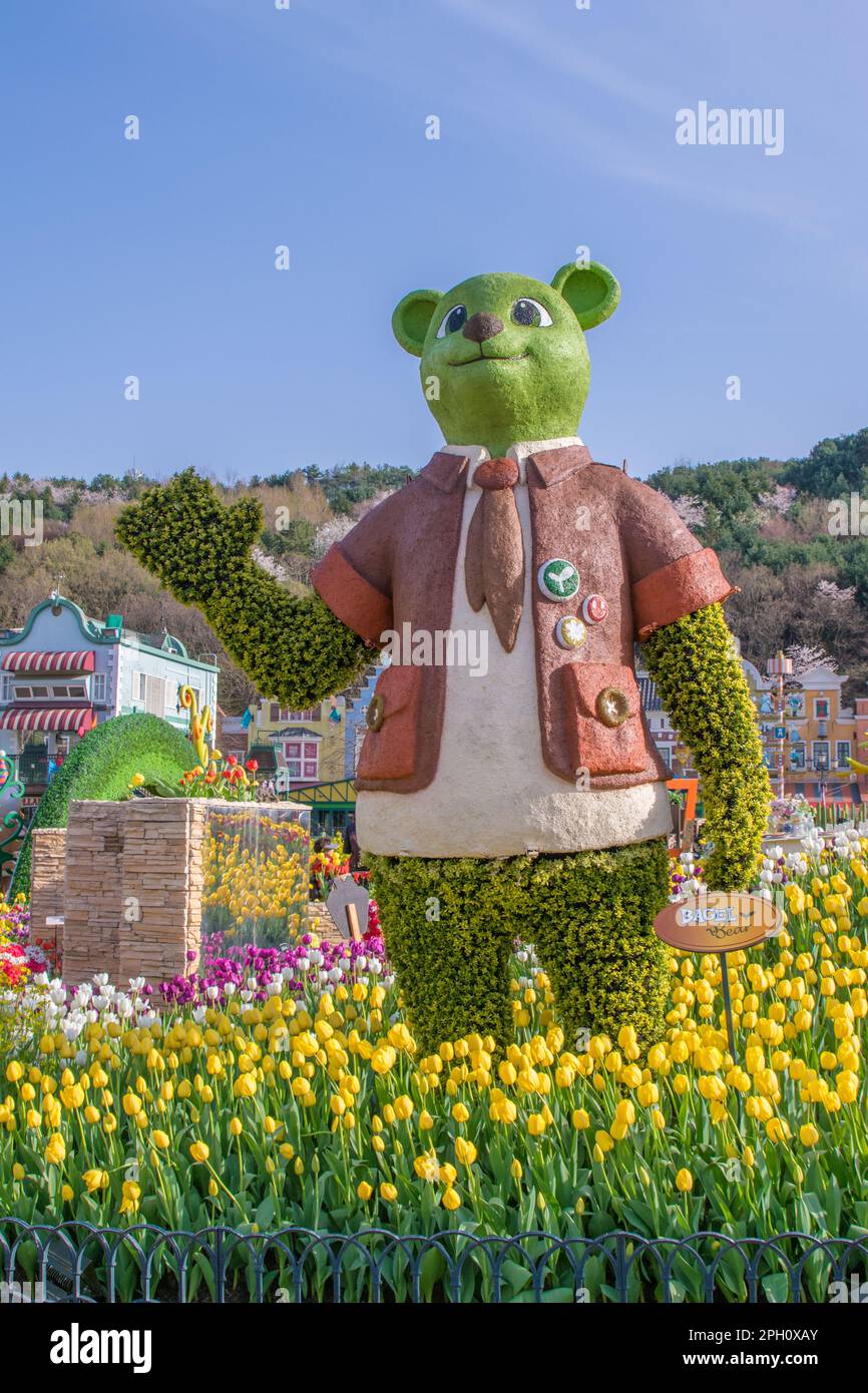 Skulptur aus Blumen im Everland Themenpark in Seoul, Südkorea Stockfoto